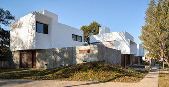 Argentina: Tres Casas en San Alfonso, Villa Allende - Andrés Alonso