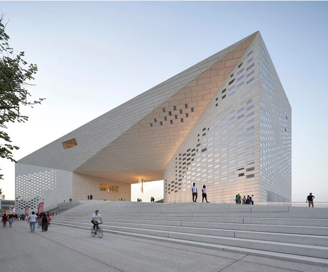 Francia; Centro Cultural MÉCA- BIG + FREAKS Architecture