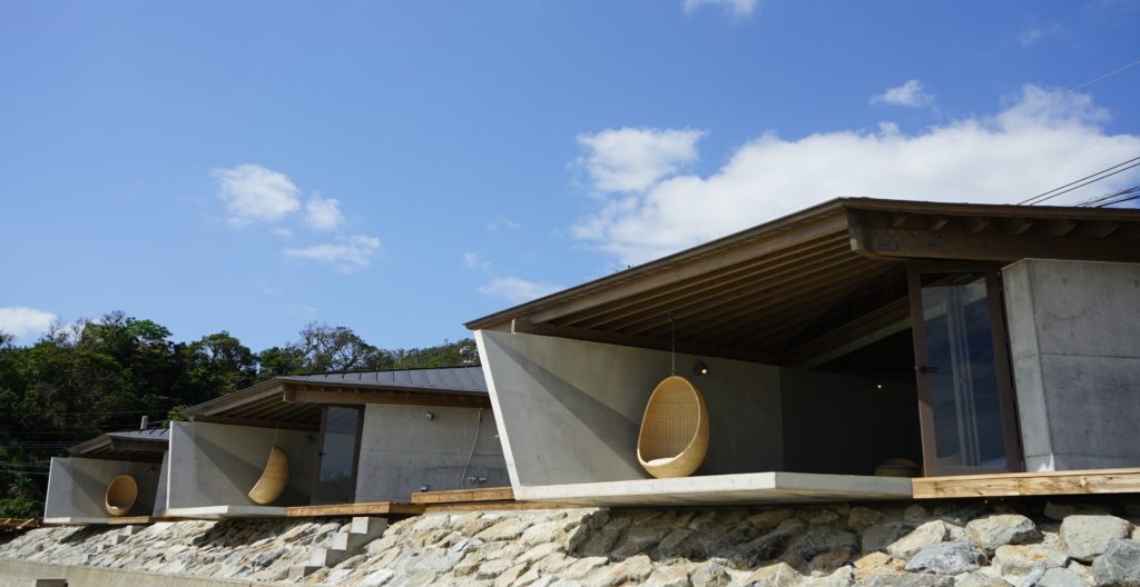 Japón: "DenPaku The Beachfront MIJORA" - Atelier TEKUTO + Amami Design Firm