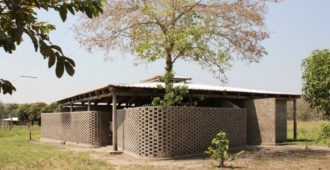 Paraguay: Casa de la Cultura Toba Qom - Estudio OCA