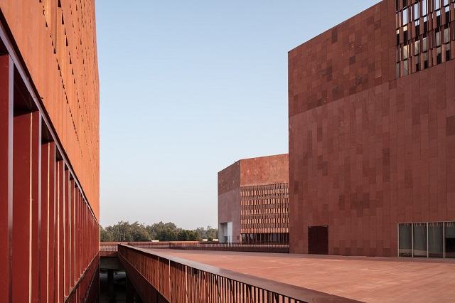 India: Laboratorio de aprendizaje de la Universidad Thapar - Mccullough Mulvin Architects + Designplus Associates Services