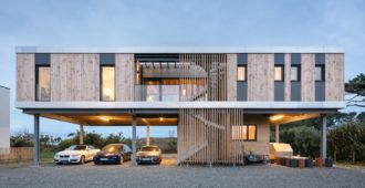Francia: Casa sobre pilotes - B.Houssais Architecture