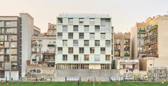 España: Viviendas sociales en la calle Alí Bei de Barcelona - Pau Vidal, Arquitectura Produccions, Vivas Arquitectos