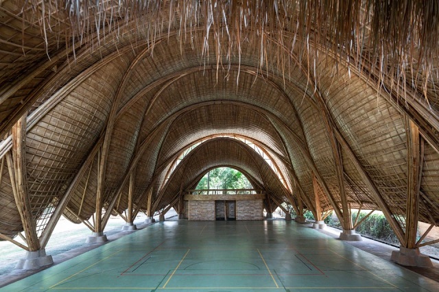 Indonesia: El Arco, Gimnasio para la "Green School", Bali - IBUKU, Jörg Stamm, Neil Thomas