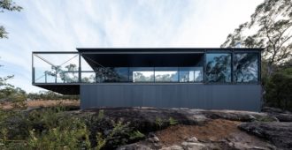 Australia: 'Colo Crossings House' - Benn + Penna Architects