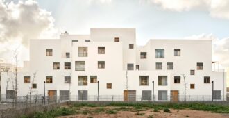 España: 43 viviendas sociales en Ibiza - Peris + Toral arquitectes