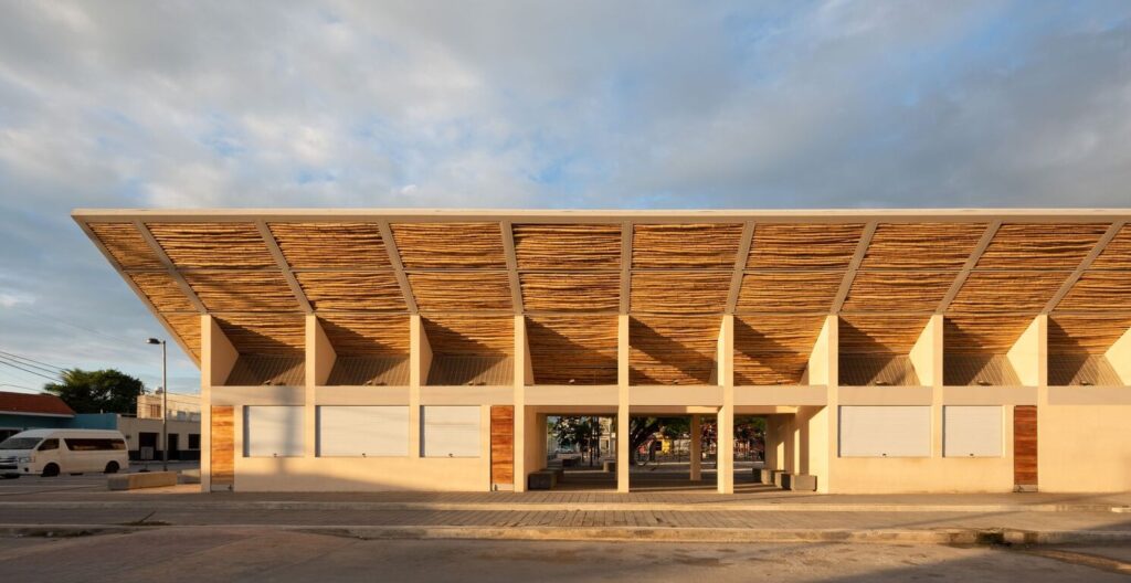 México: Plaza Mercado de Chicxulub - Estudio MMX