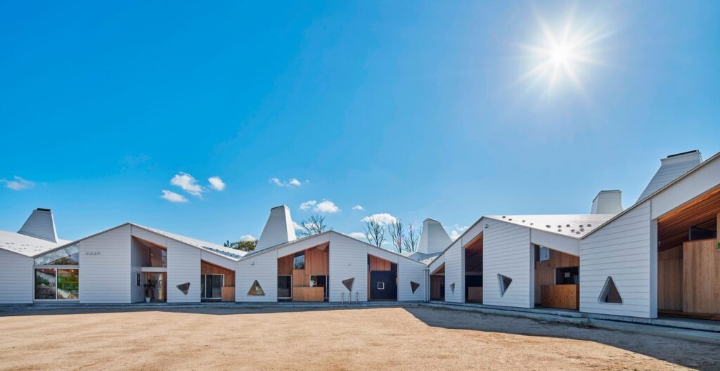 Japón: Centro para la Educación y Cuidado de la Primera Infancia - Takeru Shoji Architects