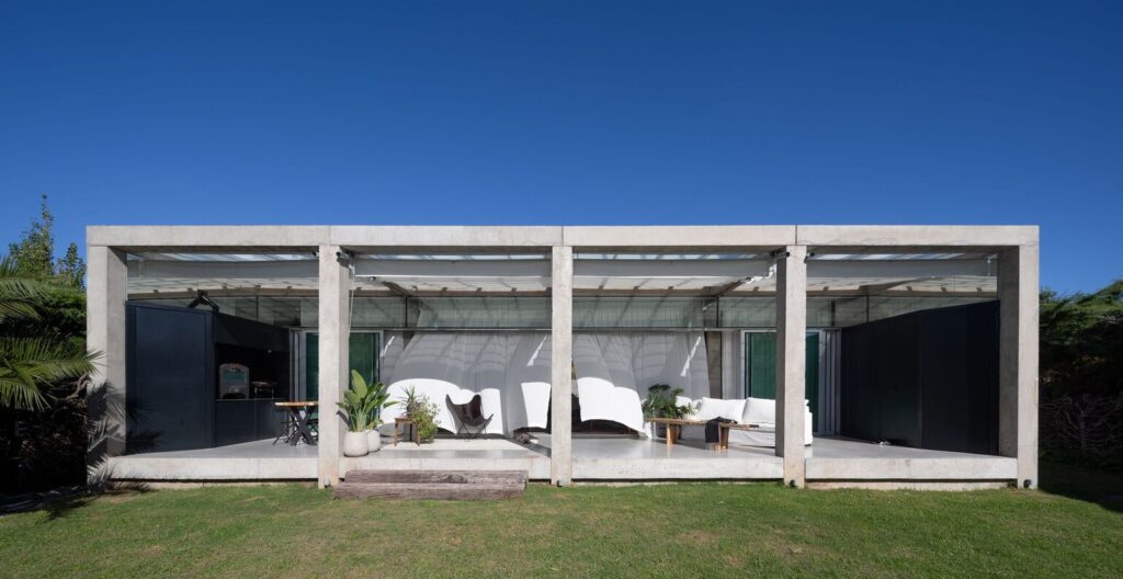 Argentina: Casa con columnas - Iñaki Harosteguy