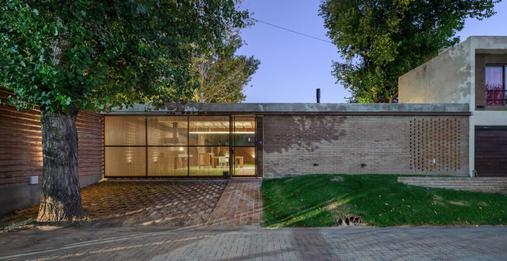 Argentina: Casa pb - A+R Mondejar Arquitectos