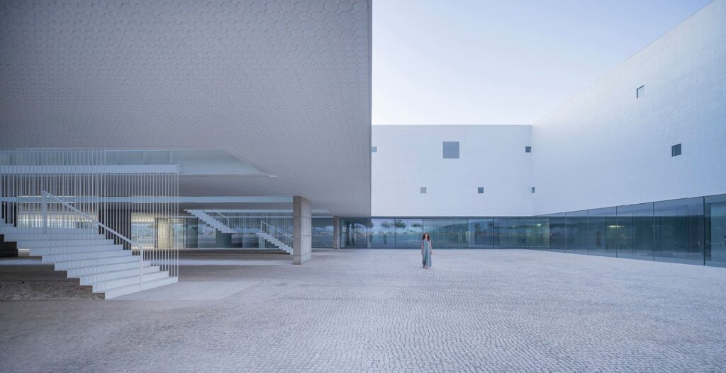 España: Universidad de Psicología y Logopedia de Málaga - Llps Arquitectos