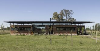 Argentina: Casa de campo ÜNUN - RBK arquitectura