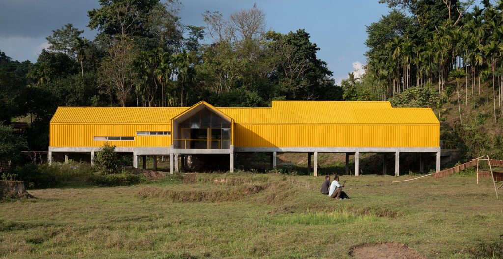 India: Unidad de Procesamiento de Yaca y Centro Comunitario - atArchitecture
