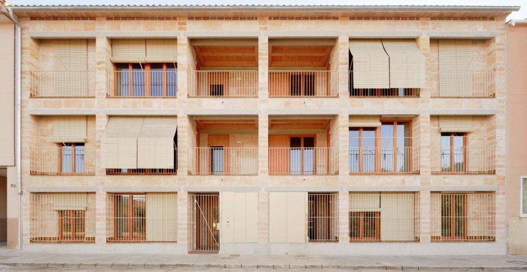 España: 9 viviendas de promoción pública Marjades - Estruch Martorell + Estudi E. Torres Pujol + Ripoll Tizón Arquitectes