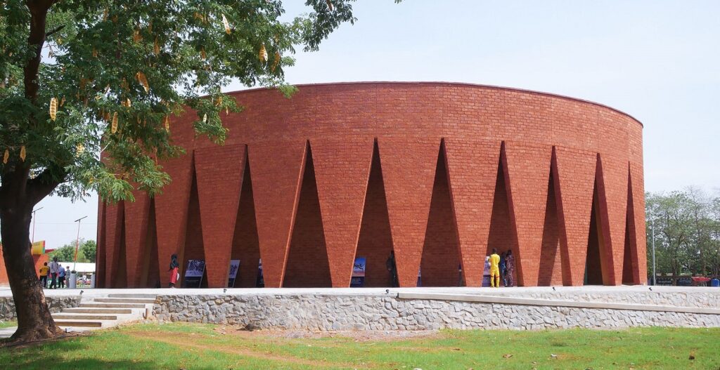 Burkina Faso: Mausoleo de Thomas Sankara - Kéré Architecture