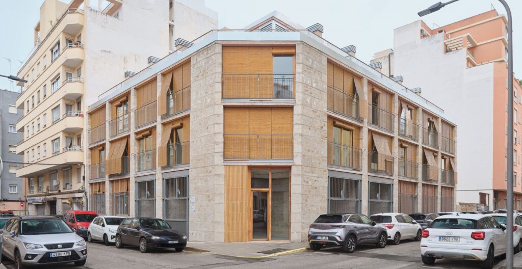 España: Viviendas sociales 2104 - HARQUITECTES