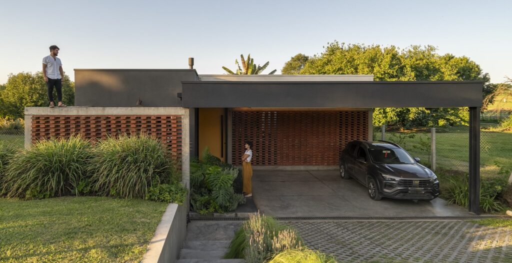 Argentina: La casa de la puerta amarilla - Etéreo Arquitectos
