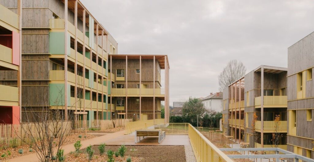 Francia: Trévoux 84 Unidades de Vivienda - Tectoniques