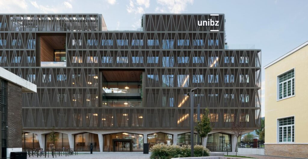 Italia: Facultad de Ingeniería de Bolzano - Olivieri Office