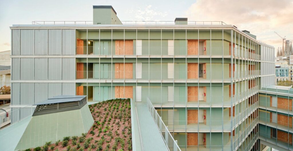 España: 60 viviendas sociales en Barcelona - Haz Arquitectura, Bayona Valero, Cantallops Vicente, Ensenyat Tarrida