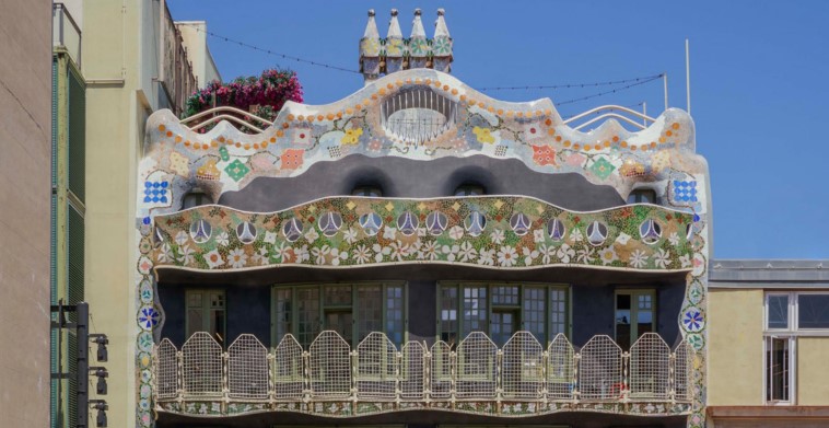 España: Restauración de la fachada posterior y el patio privado de la Casa Batlló de Gaudí