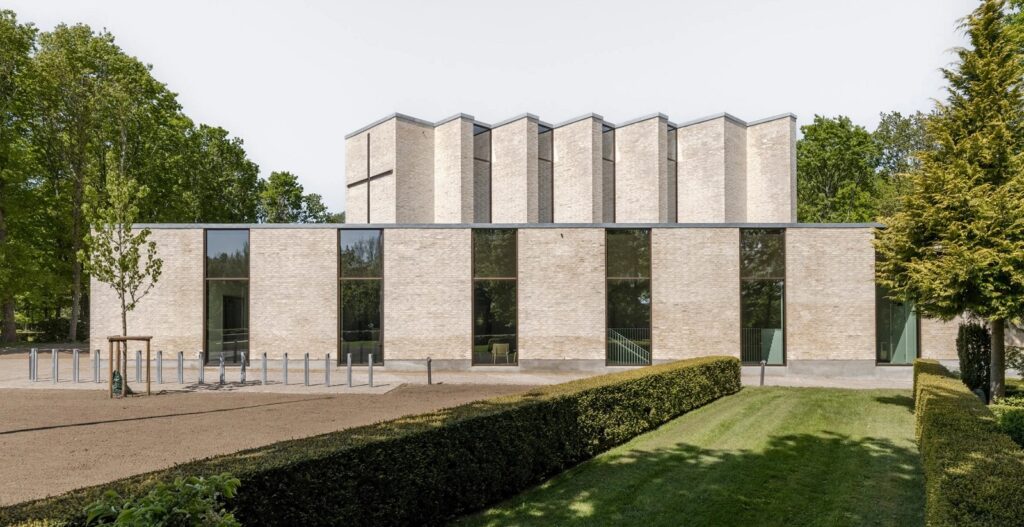 Dinamarca: Iglesia de Højvangen - Henning Larsen, Espen Surnevik