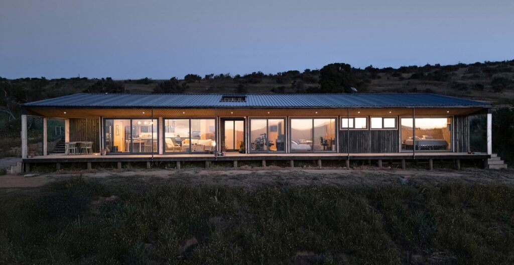 Chile: Casa Las Tupas - Lucas Maino Fernández Arquitectos