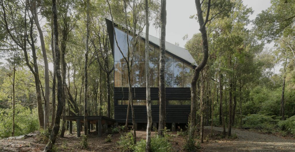Chile: Refugio Calfuco - Tomás de Iruarrizaga