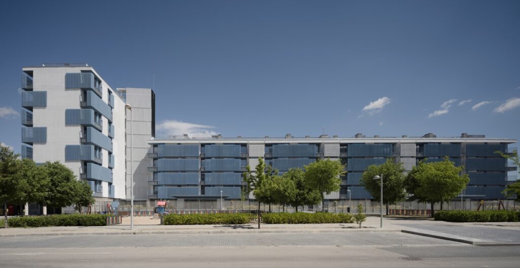 España: 73 Viviendas de Protección Oficial en Vallecas, Rosilla 3 - Ricardo Sánchez González