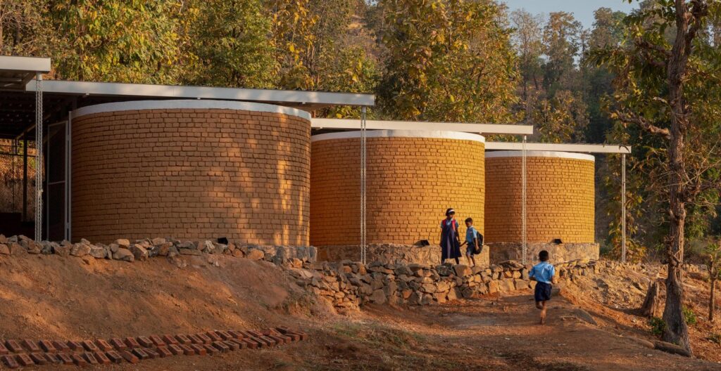 India: Colegio Hiwali - pk_iNCEPTiON