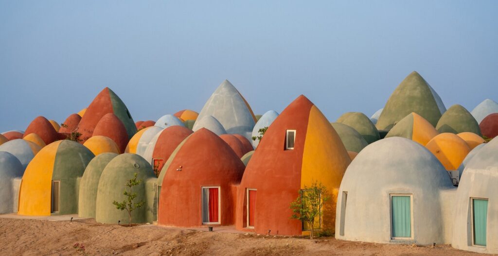 Irán: Residencia Majara y desarrollo comunitario - ZAV Architects