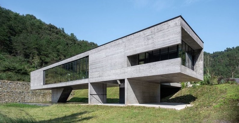 China: Centro de visitantes de los montes Wudang - Moguang Studio