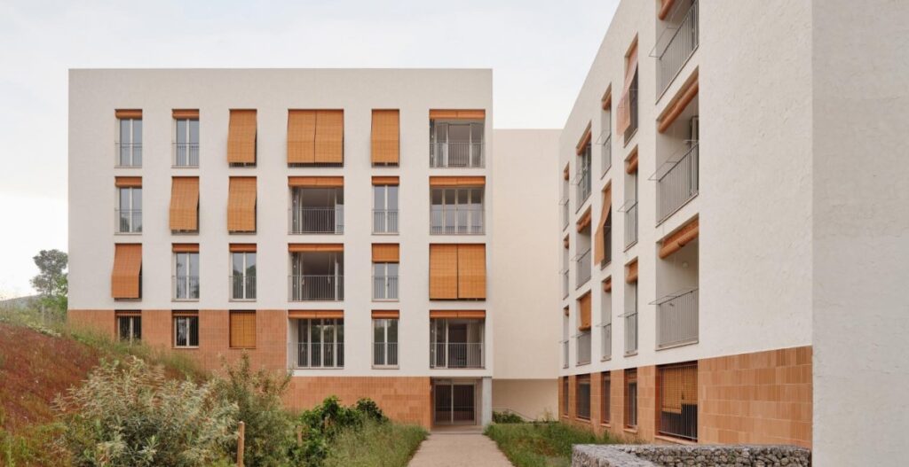 España: 72 viviendas sociales en Castelldefels - Carles Enrich