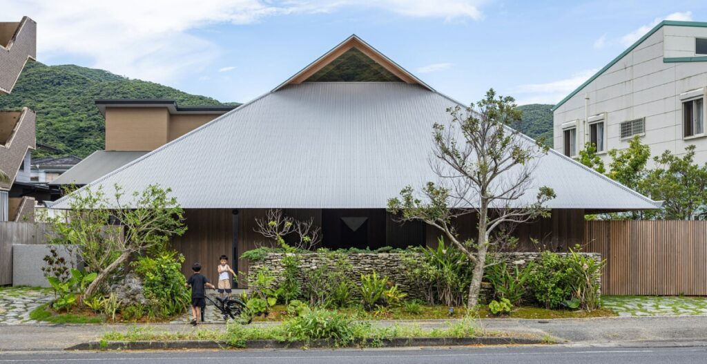 Japón: Casa AMAMI - Sakai Architects