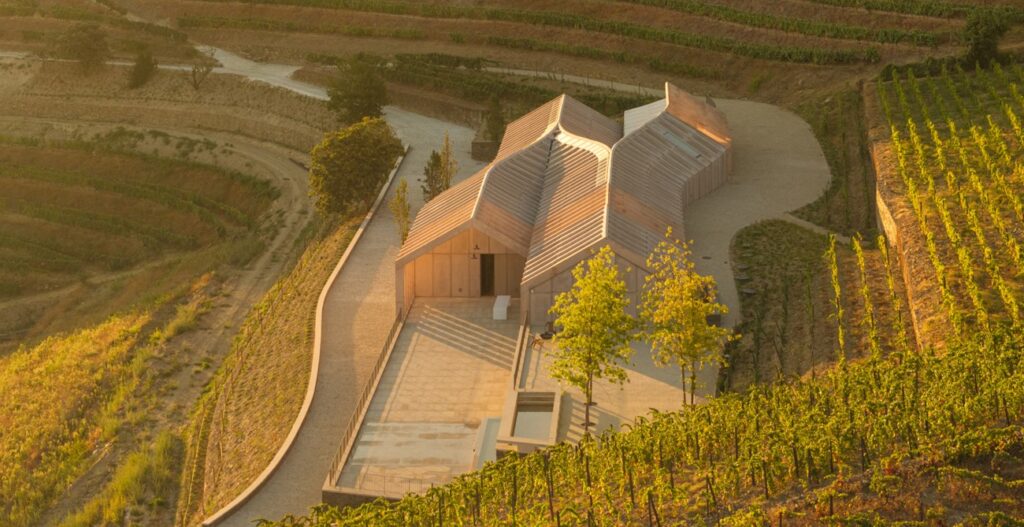 Portugal: Bodega de la Quinta de Adorigo en Tabuaço - Atelier Sérgio Rebelo