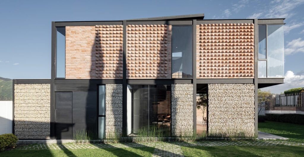 Ecuador: Brew House - Studio Alfa