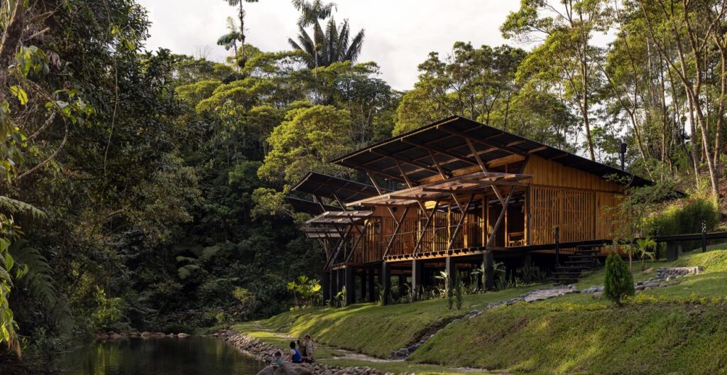 Ecuador: Casa Hoguera de Madera - Mestizo Estudio Arquitectura