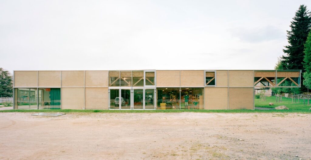 Francia: Centro multiservicio Le Foirail - Betillon & Freyermuth Architects + crypto Architectes