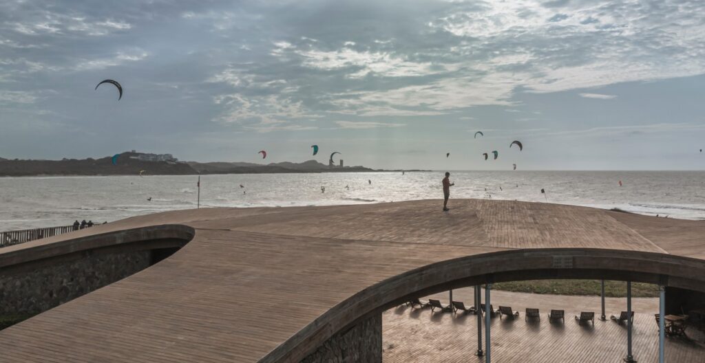 Colombia: Salinas del Rey en Juan de Acosta - El Equipo Mazzanti, DEB Architecture
