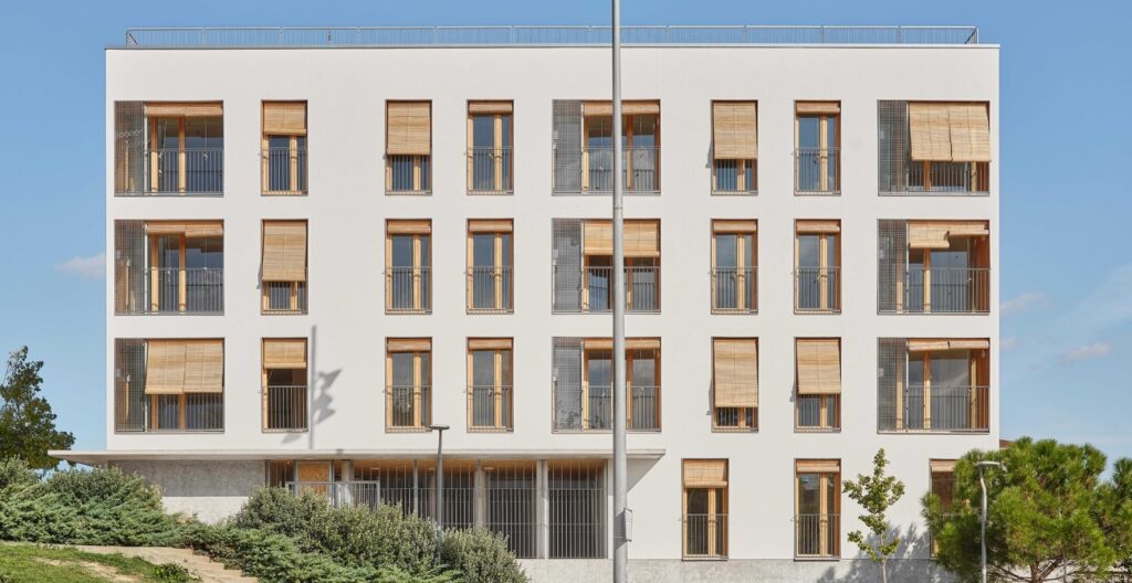 España: 24 viviendas sociales en Igualada - MBM arquitectes + 4RQ arquitectura