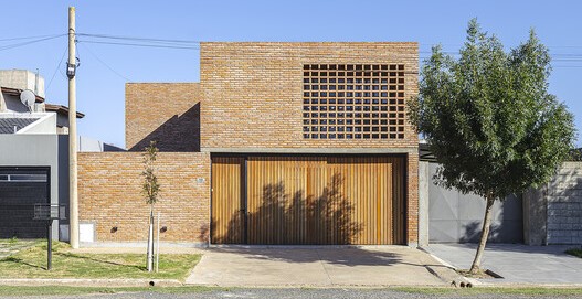 Argentina: Casa LM - Guido Aybar Maino + Eduardo Dipre Mazza