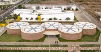 Brasil: Escuela Unileão Academy - Lins Arquitetos