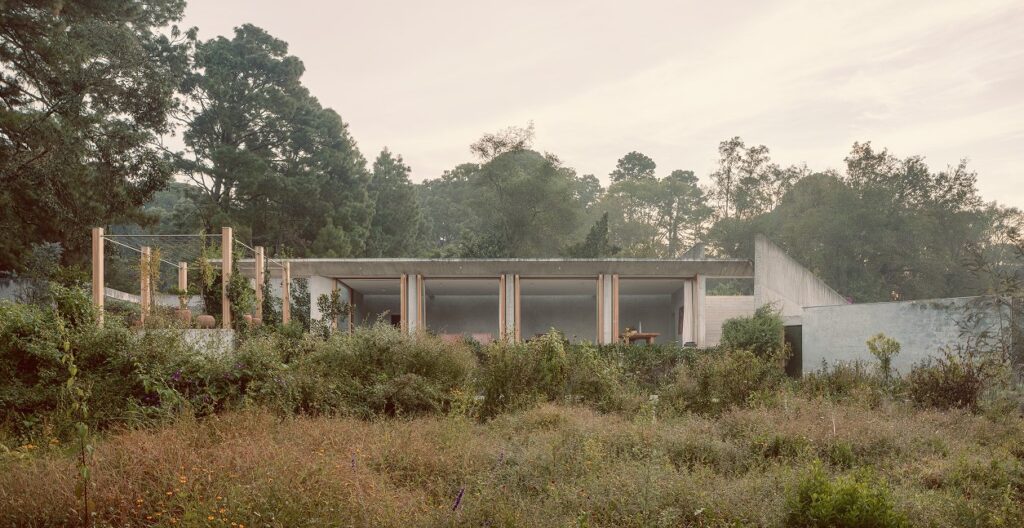 México: Casa entre dos ríos - Sebastián Mancera + Taller 3000