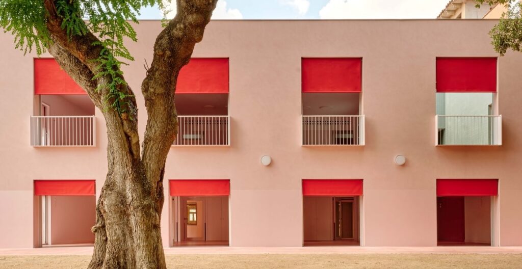 España: Escuela Casa Nostra - Sarquella Torres