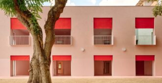 España: Escuela Casa Nostra - Sarquella Torres