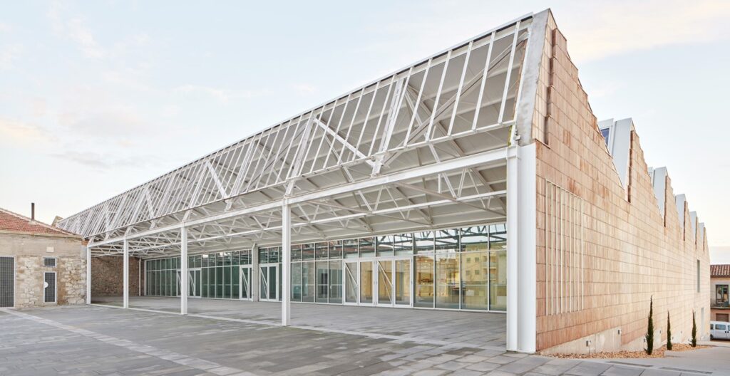 España: Equipamiento multifuncional de Can Comadran - Mestres Wåge Arquitectes