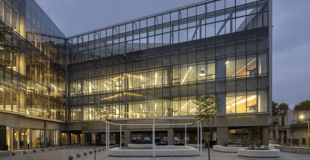 Uruguay: Nueva sede de Conaprole en Montevideo - FROM