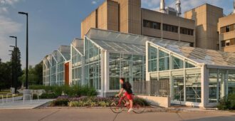 Canadá: Edificio de Ciencias de la Vida e Invernadero de la Universidad McMaster - Moriyama Teshima Architects
