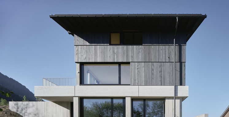Suiza: Casa sobre Muros de Hormigón - dolmus Architekten