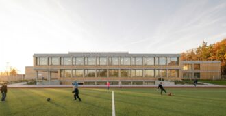 República Checa: Escuela Primaria LOŠBATES - Pelletier de Fontenay + SOA architects